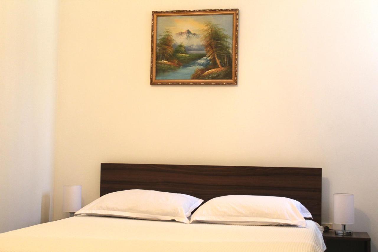 Hotel Kika Pristina Buitenkant foto