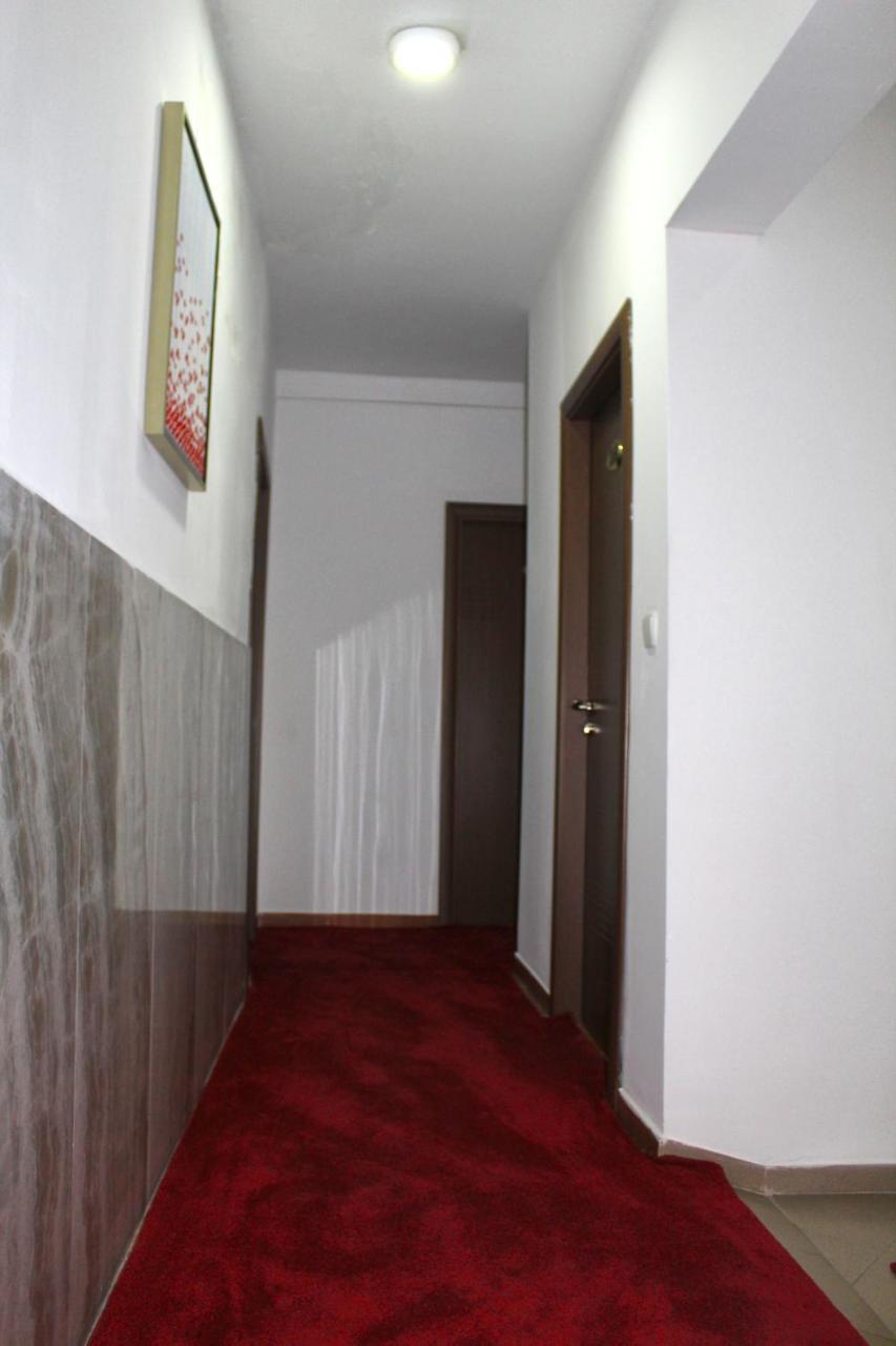 Hotel Kika Pristina Buitenkant foto