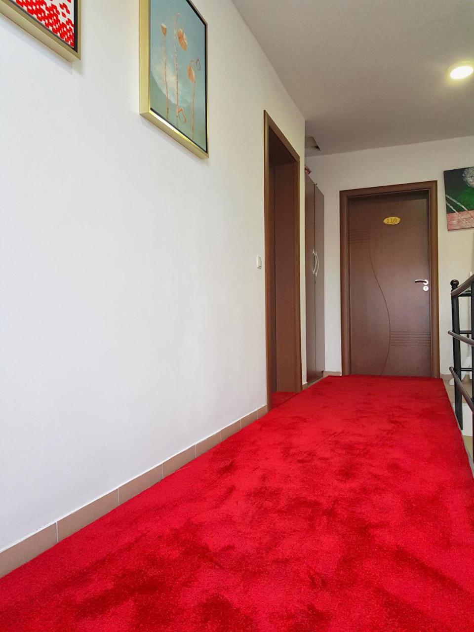 Hotel Kika Pristina Buitenkant foto